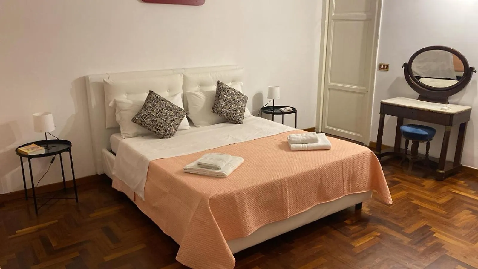 Mariano Apartment Палермо
